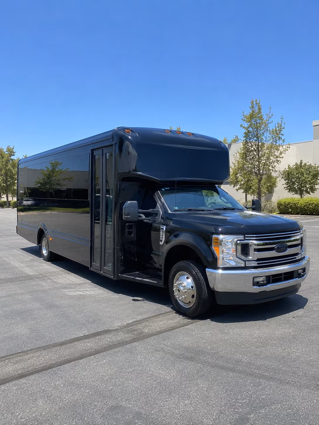 Sugar Land Birthday, Sweet 16, & Quinceañera Transportation party bus exterior